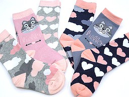 Kniekousen voor babies met wolken, een kat, en hartjes Kniekousen voor babies met wolken, een kat, en hartjes