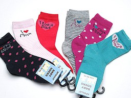 Babysokjes i love mom/dad tekst Babysokjes i love mom/dad tekst