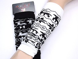 Beenwarmer in zwart of wit met een nordic patroon Beenwarmer in zwart of wit met een nordic patroon