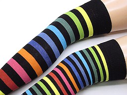 Kniekousen over de knie met regenboog strepen Kniekousen over de knie met regenboog strepen