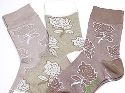Beige bamboe damessokken met grote rozen