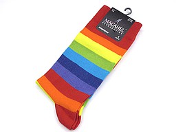 Rode heren sokken met felle regenboog strepen Rode heren sokken met felle regenboog strepen
