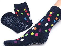 Gevoerde anti slip sokken voor kinderen met stippen Gevoerde anti slip sokken voor kinderen met stippen