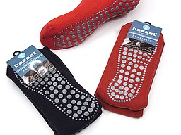Kinder huissokken antislip in donker blauw en rood Kinder huissokken antislip in donker blauw en rood