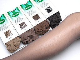 Voorgevormde 30 denier panty's met dubbel tussenstuk.