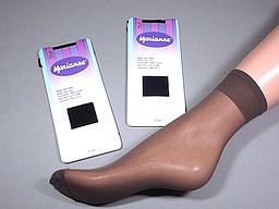 Panty sokjes van 20 denier nylon in donkere kleuren Panty sokjes van 20 denier nylon in donkere kleuren